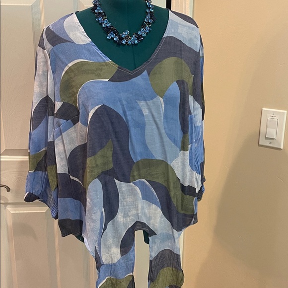 Olivia & Martin Blue and Olive Green Tie Waist Plus Size Top - Size 2X - Picture 3 of 7